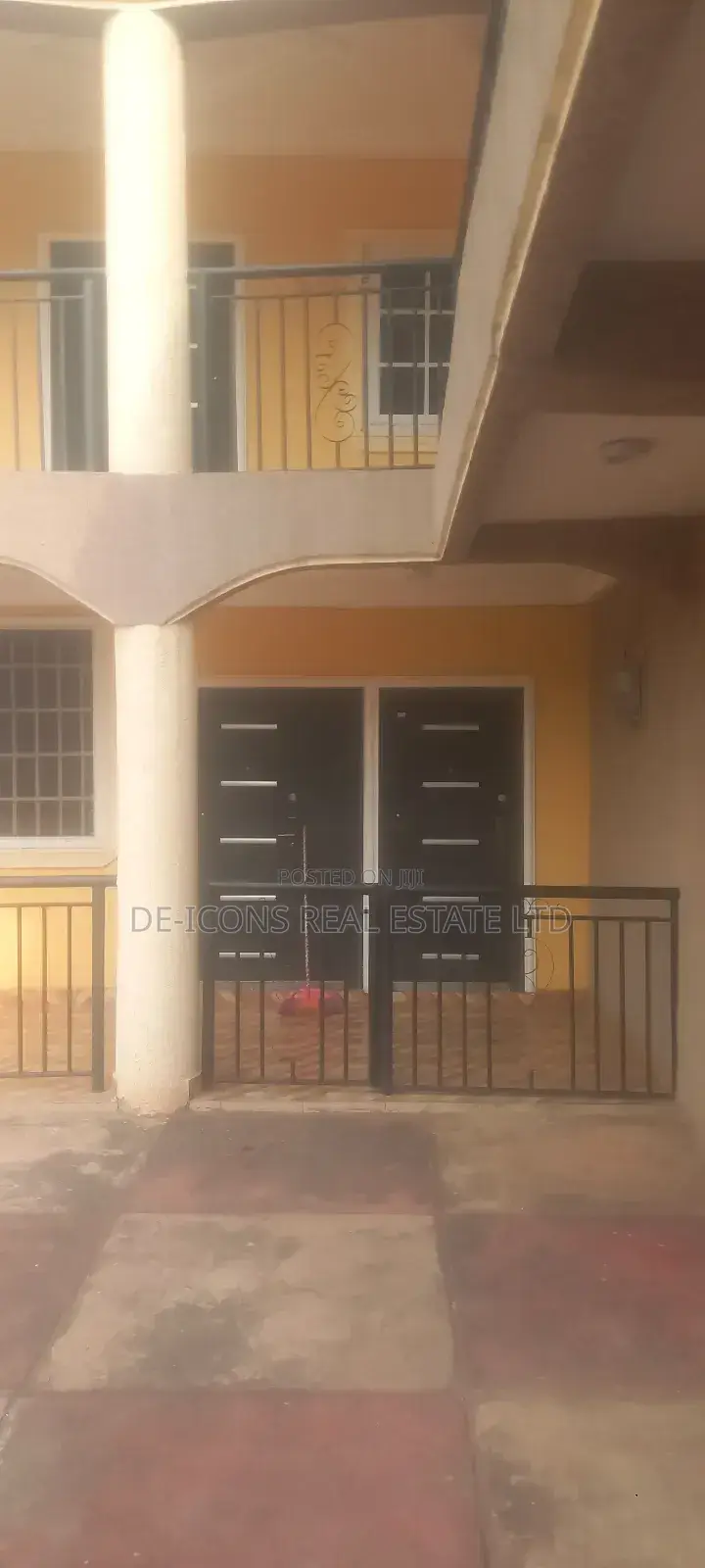 3bdrm Duplex in De-Icons Real Estate, Awutu Senya East Municipal