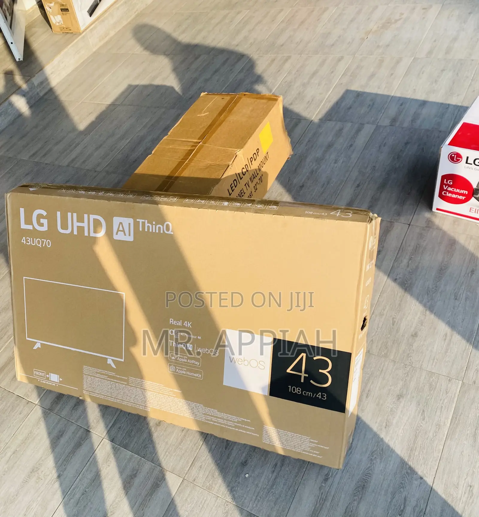 Sleek Lg 43uq7006 43” LED Uhd Television(Black) 