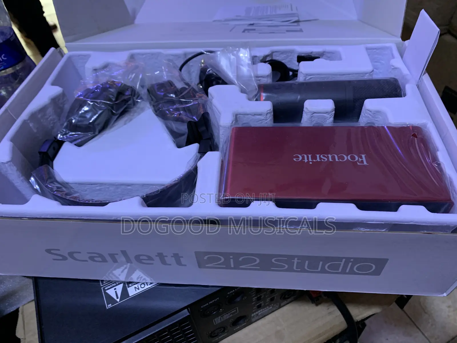 FOCUSRITE SCARLETT SOLO STUDIO 3rd Gen Recording Bundle