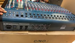 Yamaha Mk-1600 16-Channel Powered Mixer Console