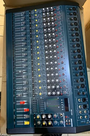 Yamaha Mk-1600 16-Channel Powered Mixer Console