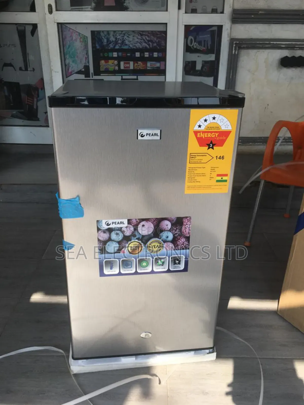 Unique Pearl 93L Table Top Refrigerator