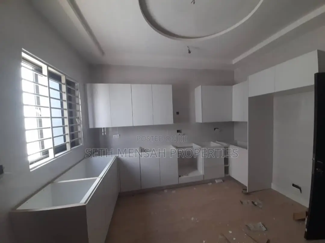 3bdrm House in Skm, Spintex for sale
