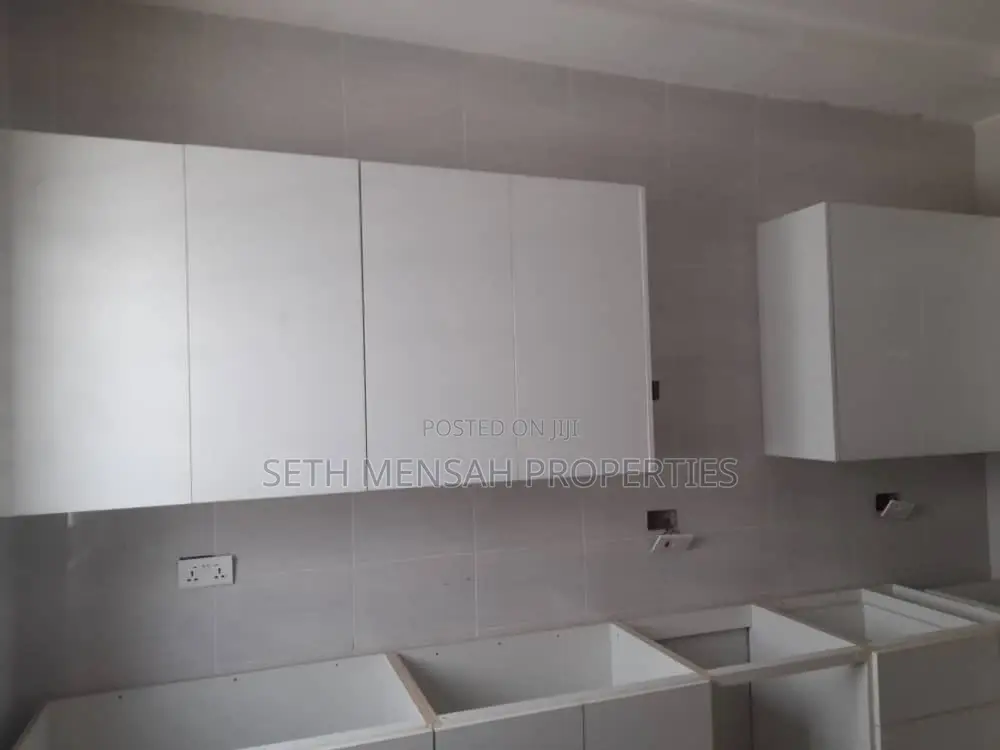 3bdrm House in Skm, Spintex for sale