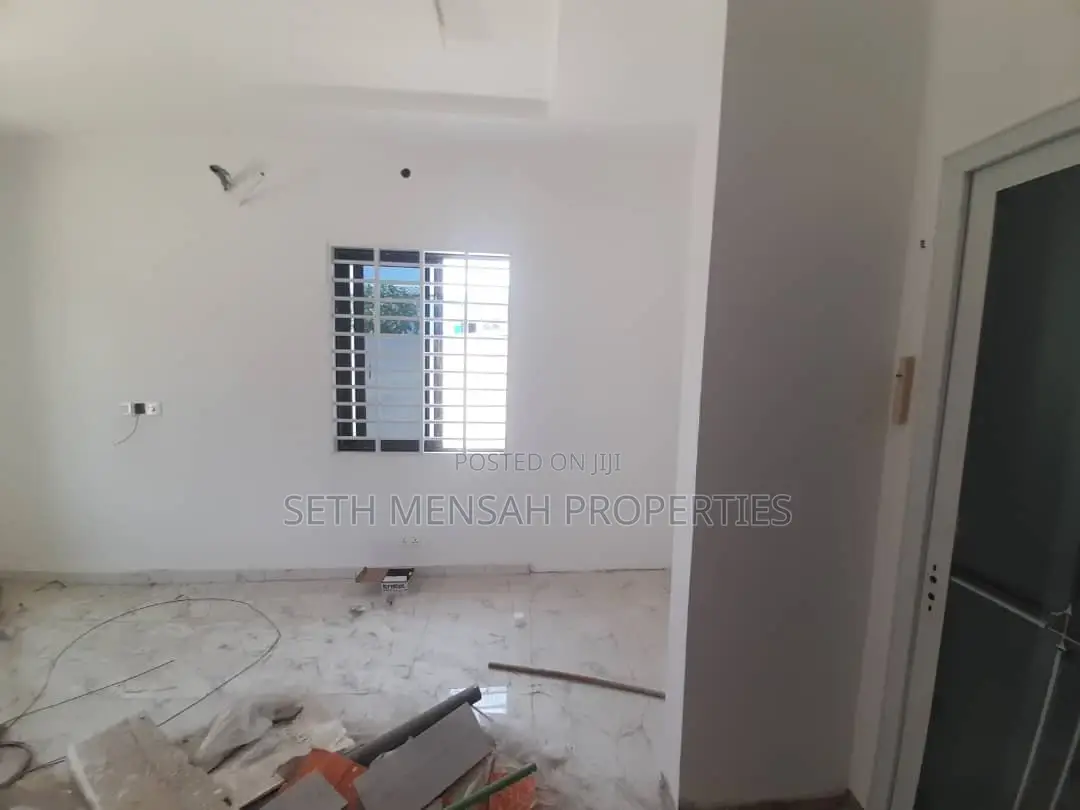 3bdrm House in Skm, Spintex for sale