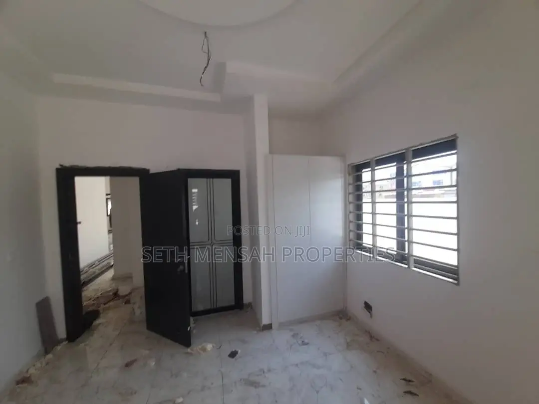 3bdrm House in Skm, Spintex for sale