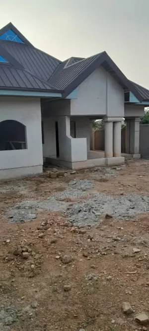 4bdrm House in Santasi Anyinam, Kumasi Metropolitan for sale