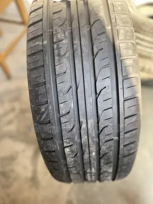 275/45r21 Dunlop Grandtrek PT3 Tire