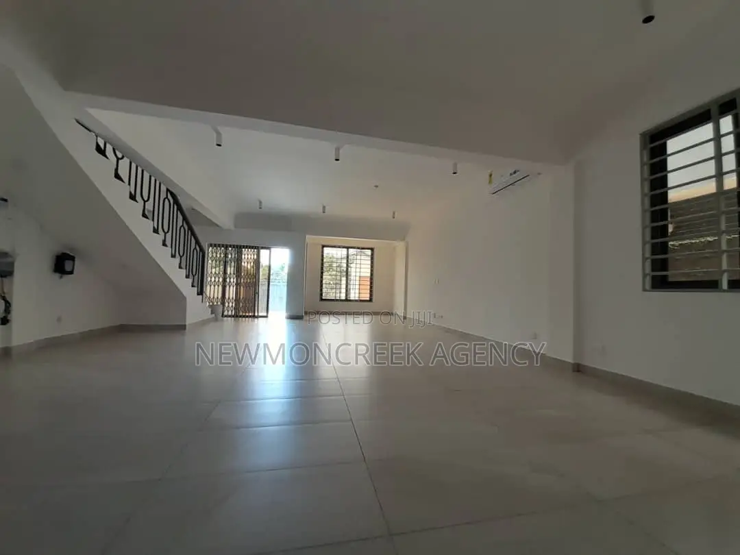 4bdrm Duplex in Oyarifa Junction, Accra Metropolitan for sale