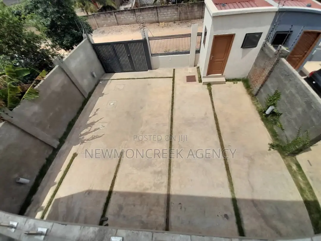 4bdrm Duplex in Oyarifa Junction, Accra Metropolitan for sale