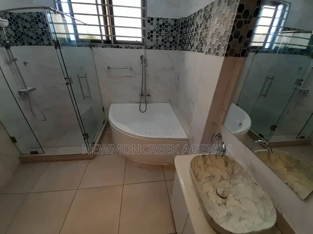4bdrm Duplex in Oyarifa Junction, Accra Metropolitan for sale