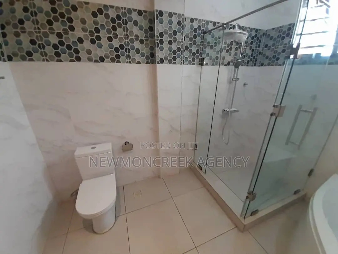 4bdrm Duplex in Oyarifa Junction, Accra Metropolitan for sale