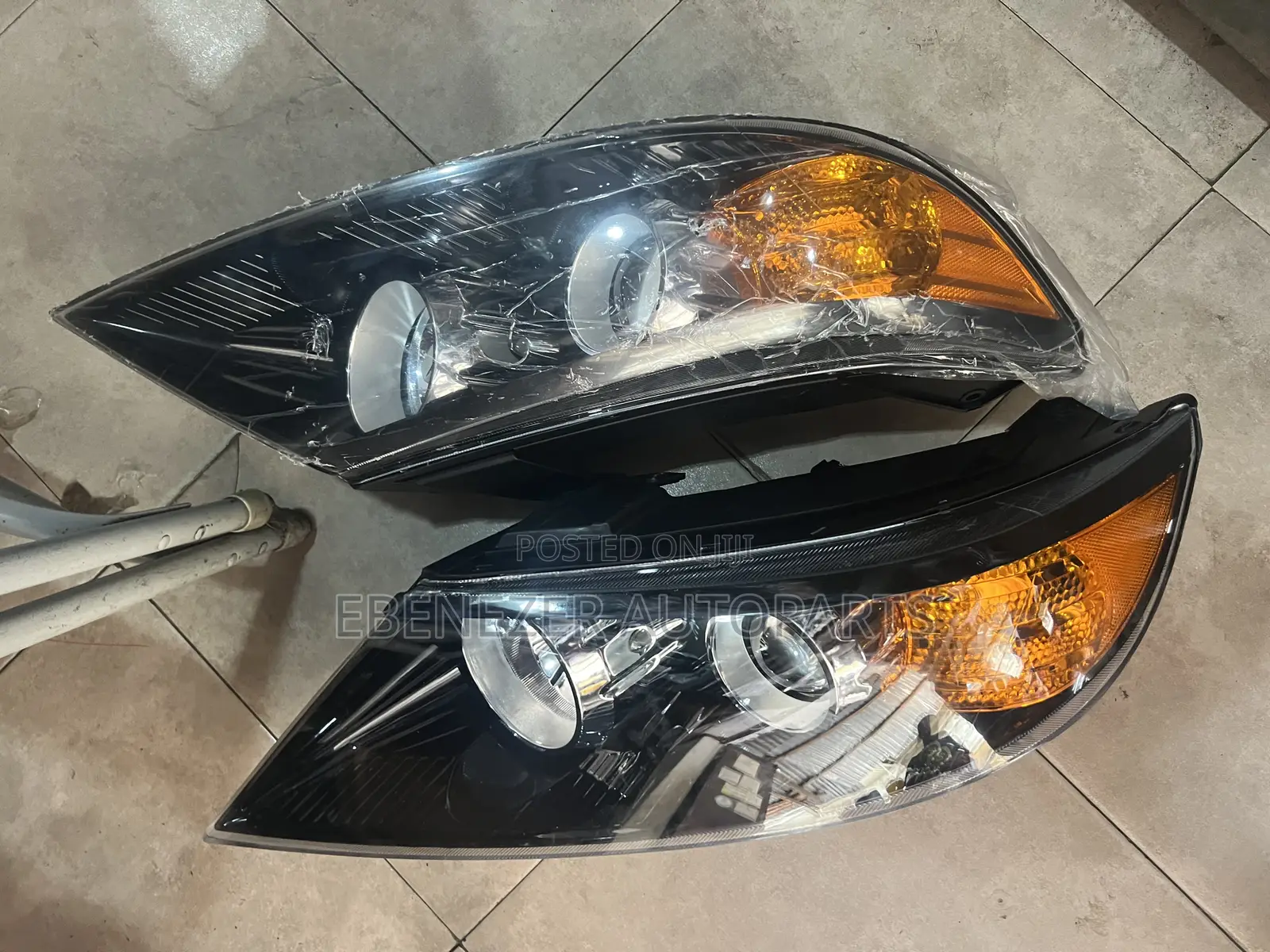 Kia Sorento 2012 Headlights