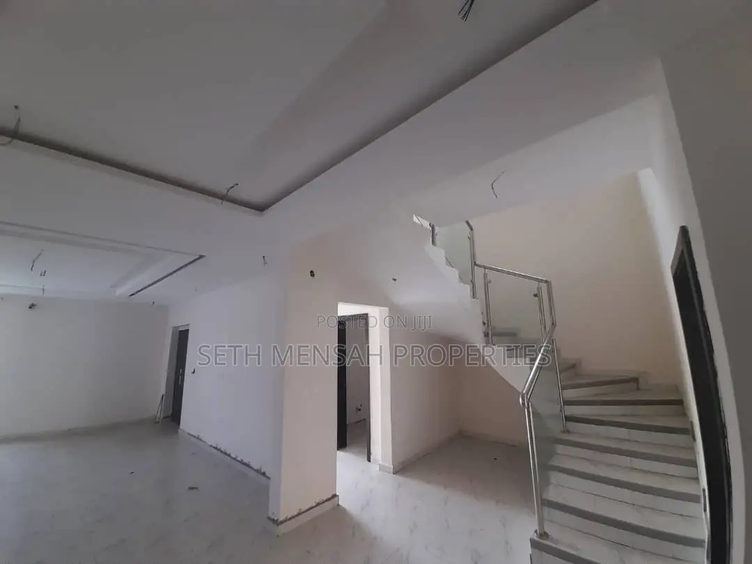 4bdrm House in Skm, Spintex for sale