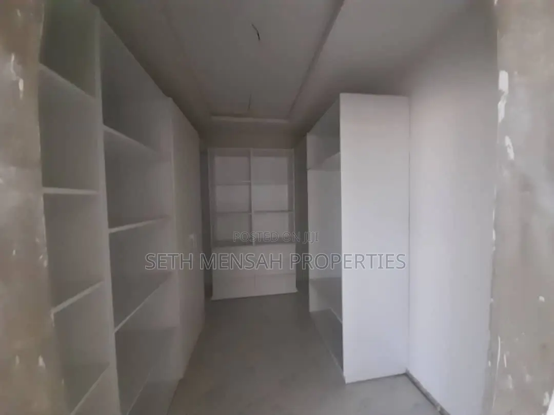 4bdrm House in Skm, Spintex for sale