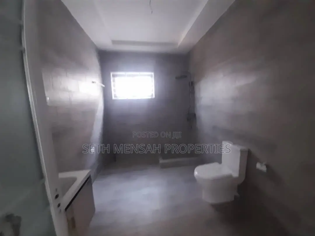 4bdrm House in Skm, Spintex for sale