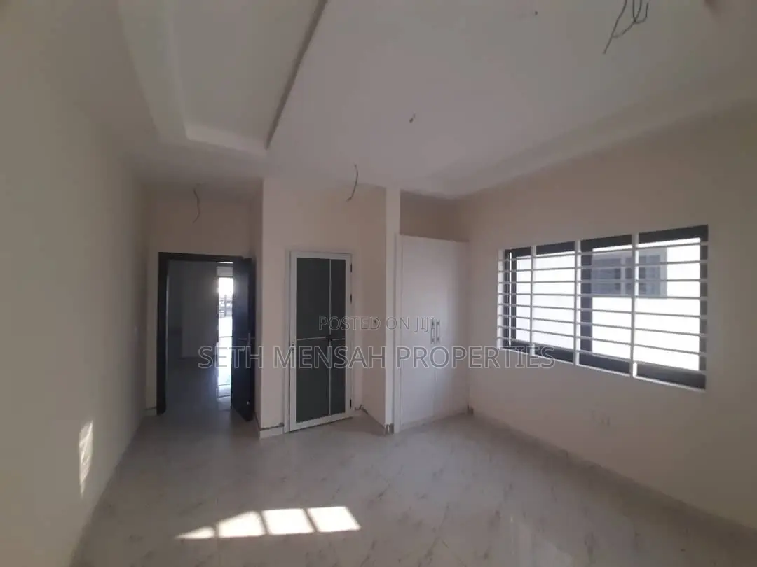 4bdrm House in Skm, Spintex for sale