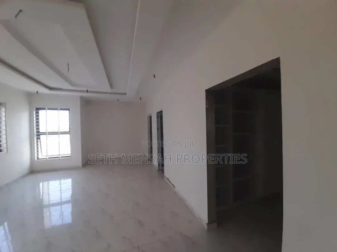 4bdrm House in Skm, Spintex for sale