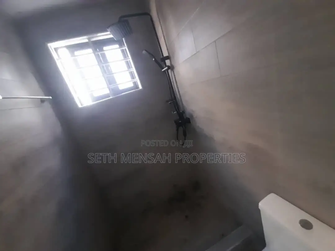 4bdrm House in Skm, Spintex for sale