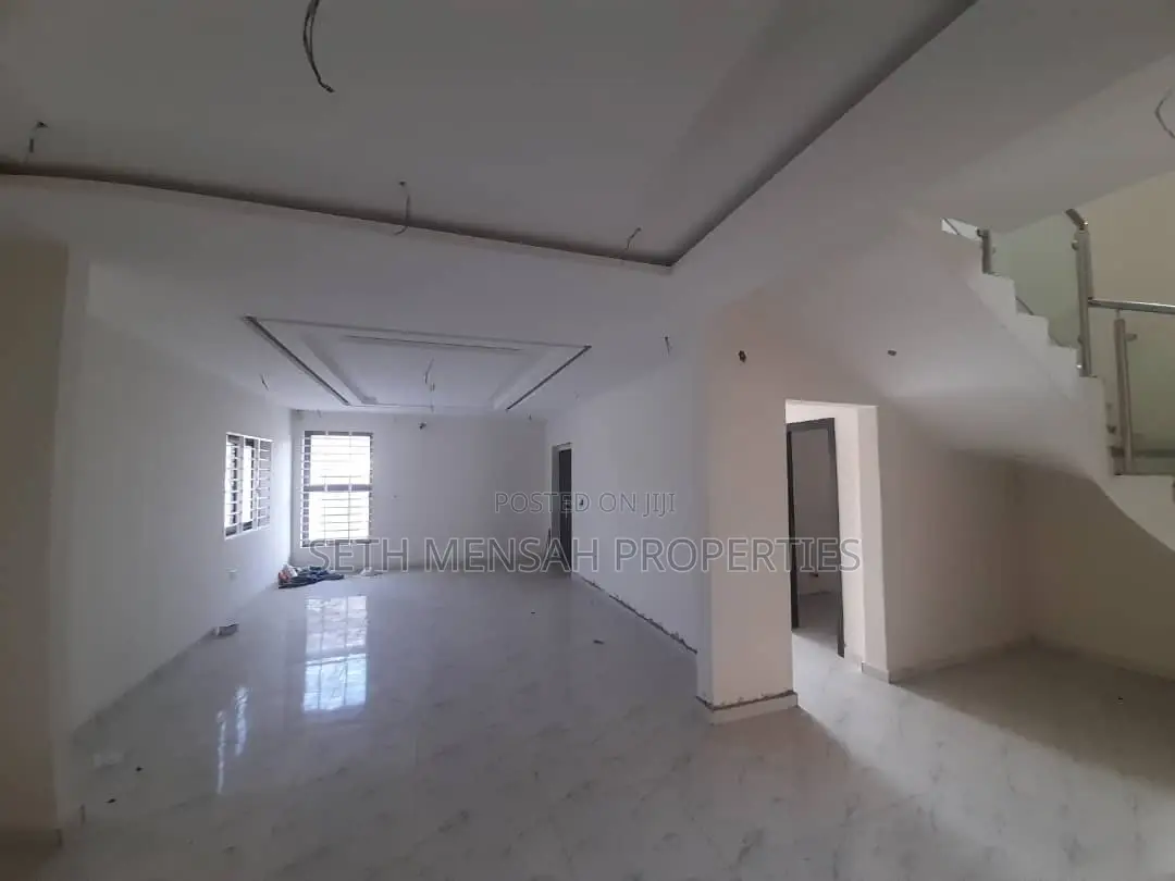 4bdrm House in Skm, Spintex for sale