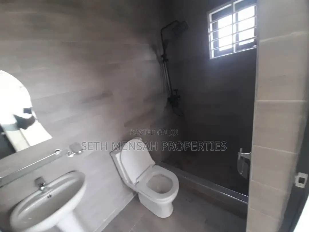 4bdrm House in Skm, Spintex for sale