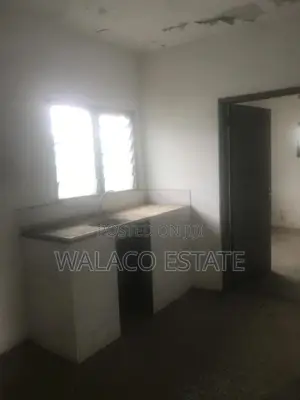 8bdrm Duplex in Walako Estate, Tesano for rent