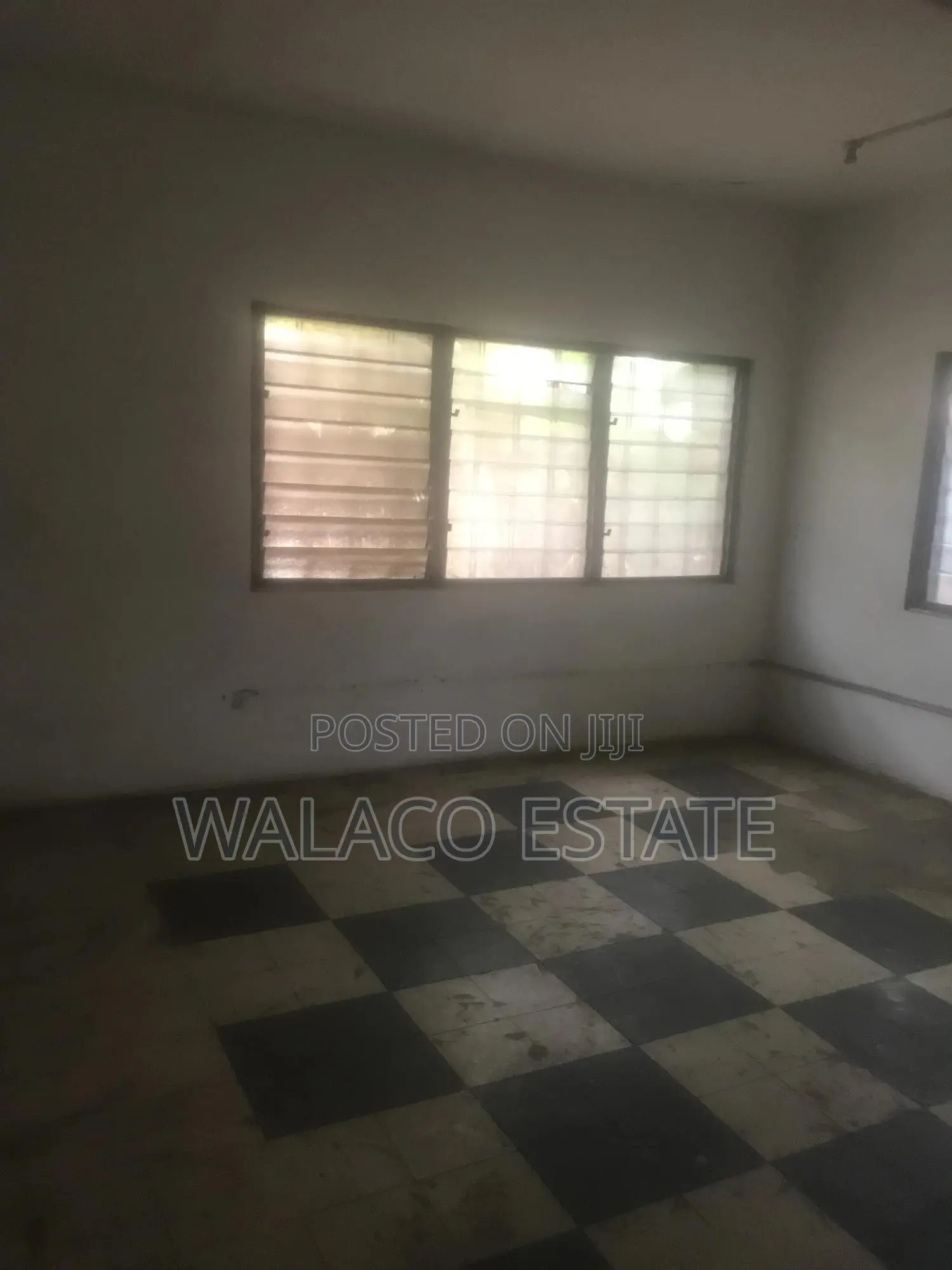 8bdrm Duplex in Walako Estate, Tesano for rent