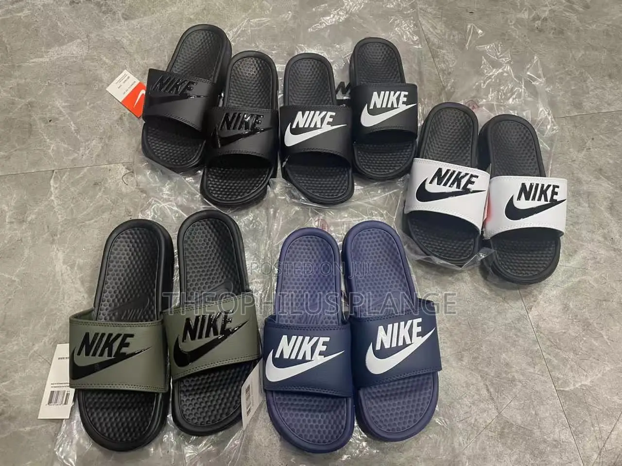 Nike Slides / Nikes Easy Wear / Slippers