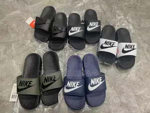 Nike Slides / Nikes Easy Wear / Slippers