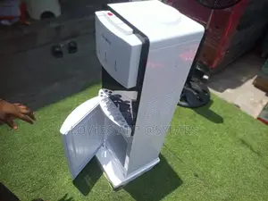 Brand New Water Dispenser Decakila Water Dispenser Available