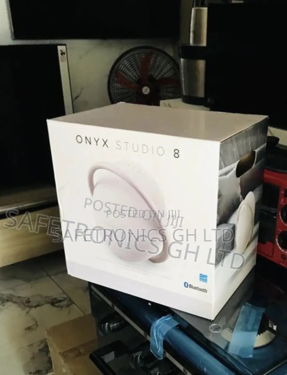 Elegant Bluetooth Harman Kardon Onyx Studio 8 Speaker