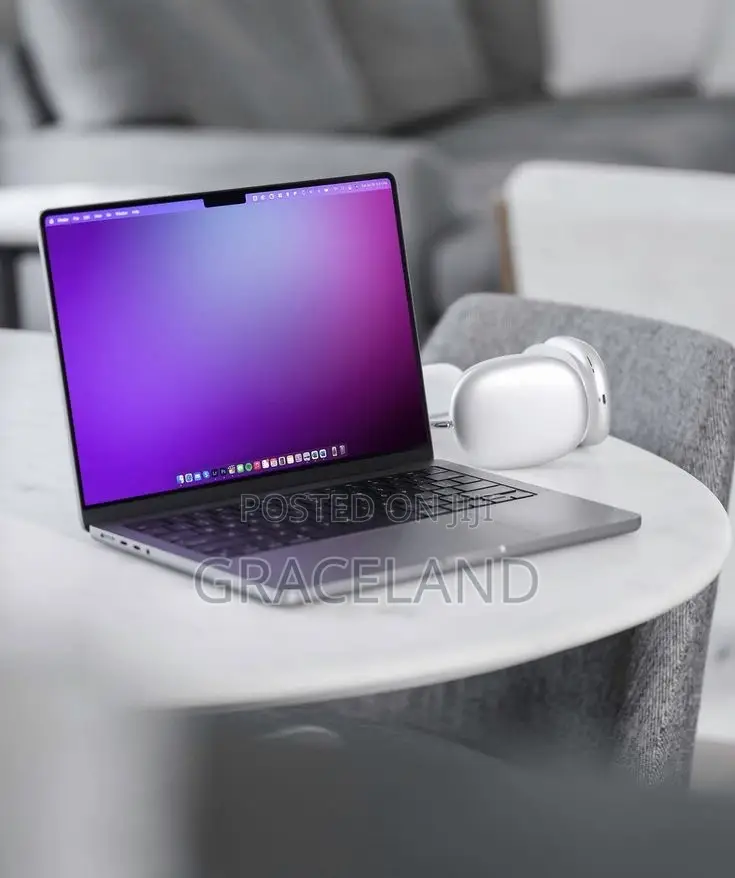 New Laptop Apple MacBook Air 2024 M3 13-Inch 8GB Apple M3 SSD 256GB