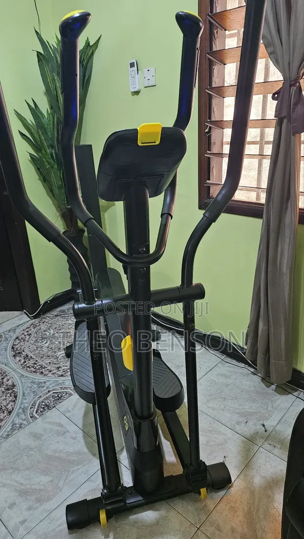 Domyos 520 Self Powered Elliptical Trainer in Kokomlemle Sports