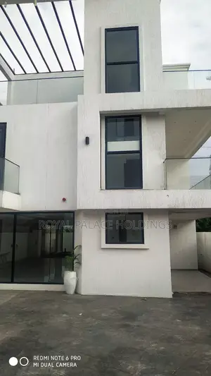 4bdrm Duplex in Close To American, Adjiriganor for sale