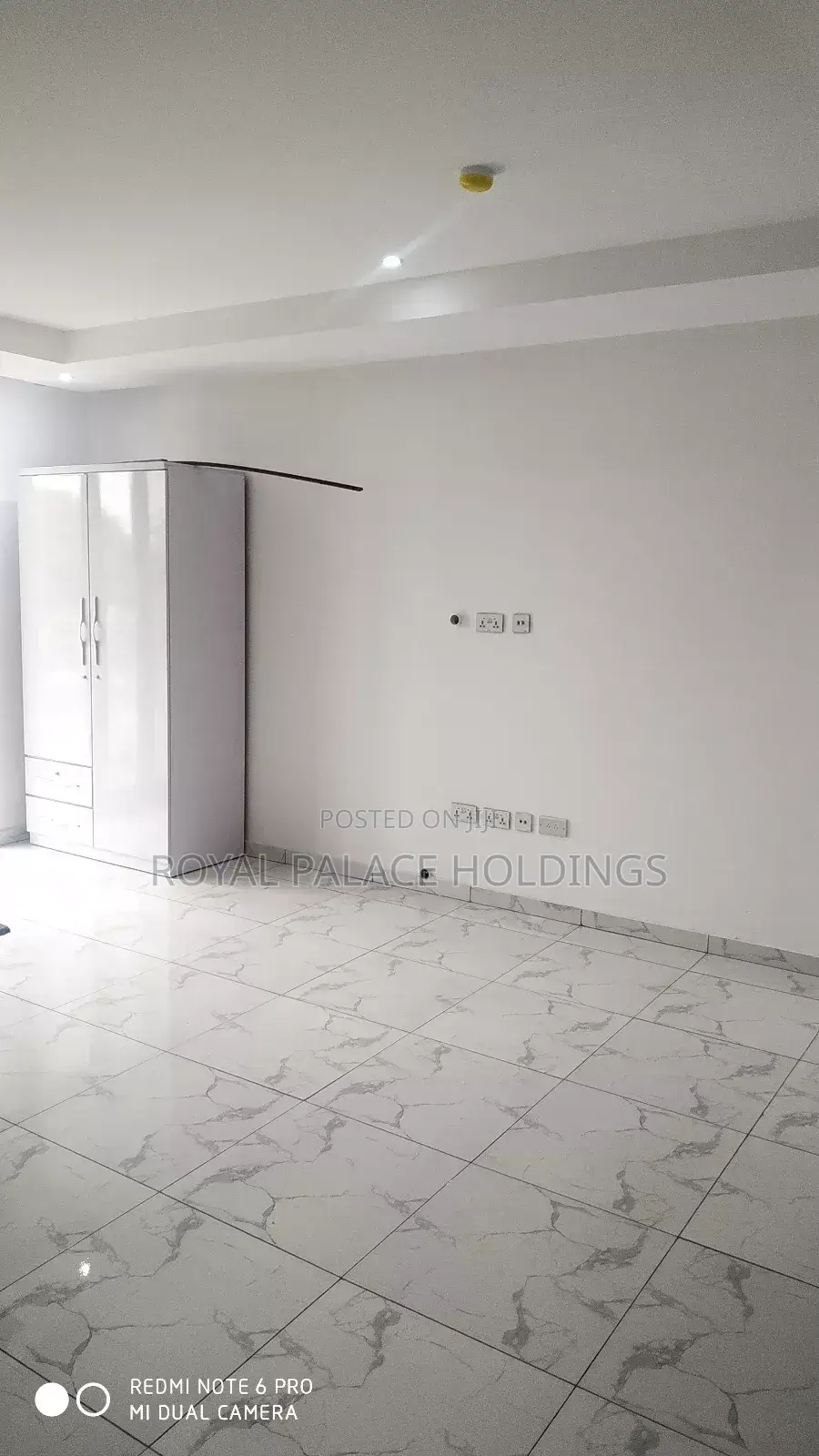 4bdrm Duplex in Close To American, Adjiriganor for sale