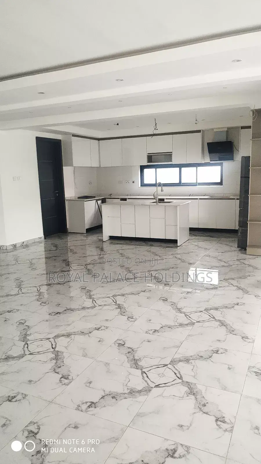 4bdrm Duplex in Close To American, Adjiriganor for sale