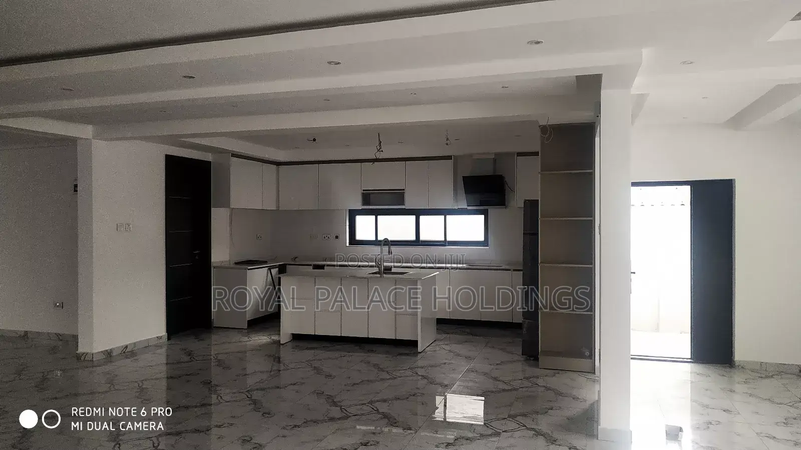 4bdrm Duplex in Close To American, Adjiriganor for sale
