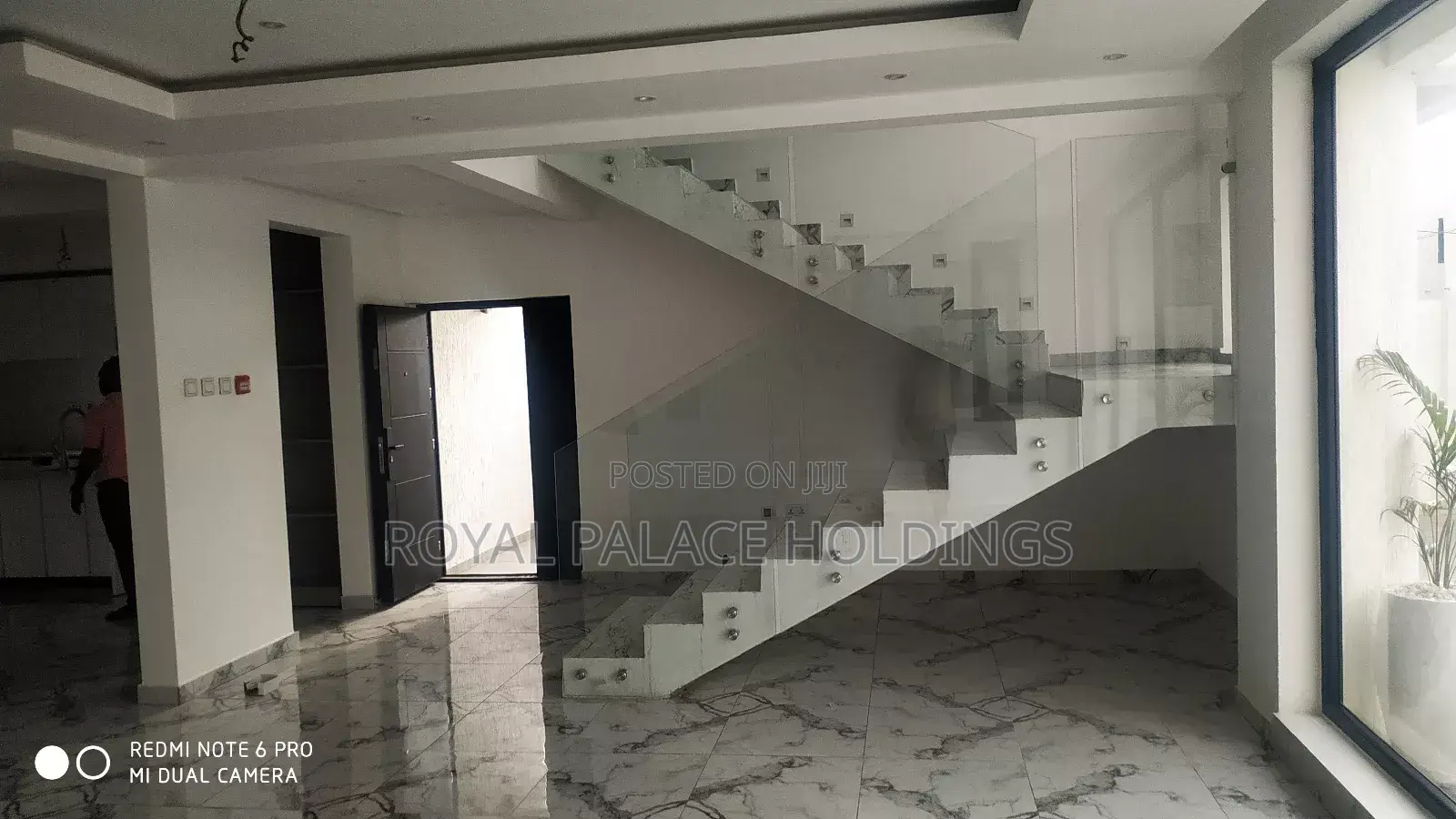 4bdrm Duplex in Close To American, Adjiriganor for sale