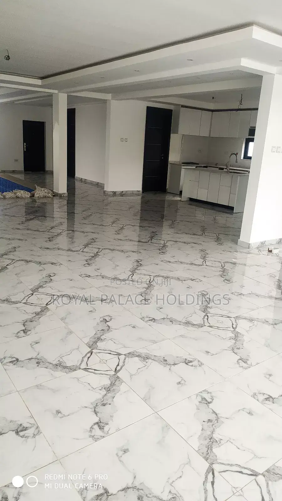 4bdrm Duplex in Close To American, Adjiriganor for sale