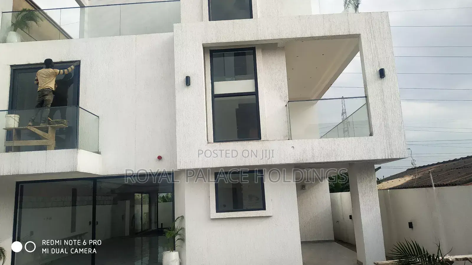 4bdrm Duplex in Close To American, Adjiriganor for sale