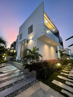 5bdrm Mansion in Santasi Brofroyedu, Kumasi Metropolitan for sale