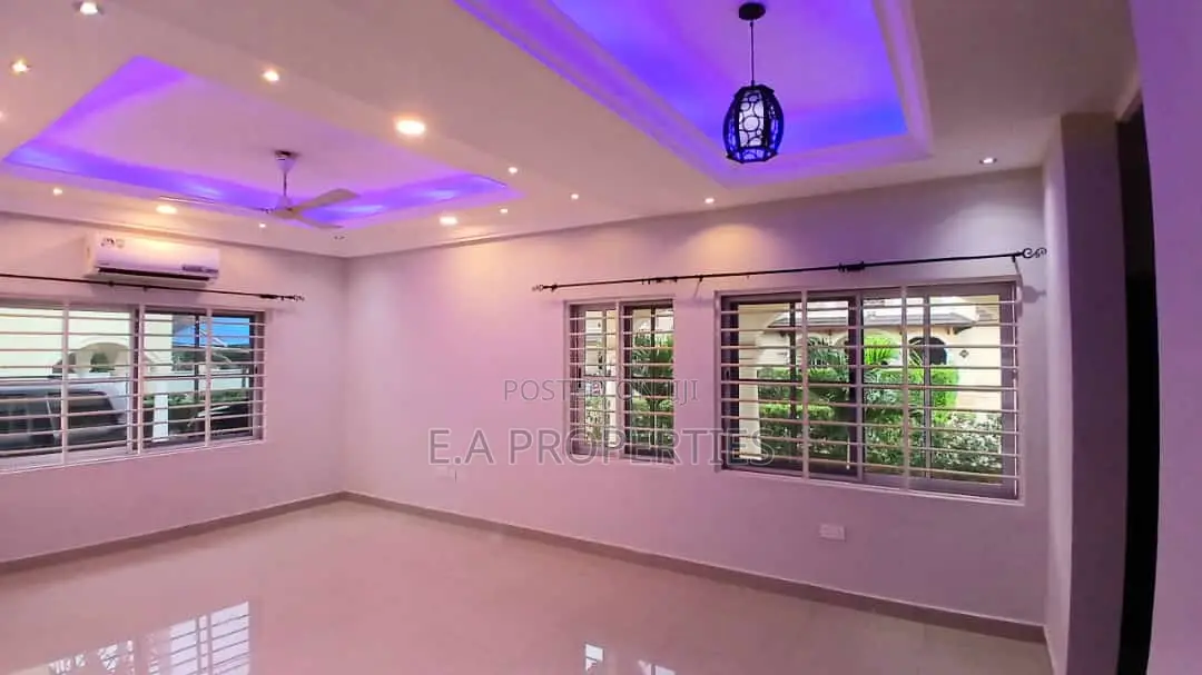 3bdrm House in E A Properties, School Junction for rent