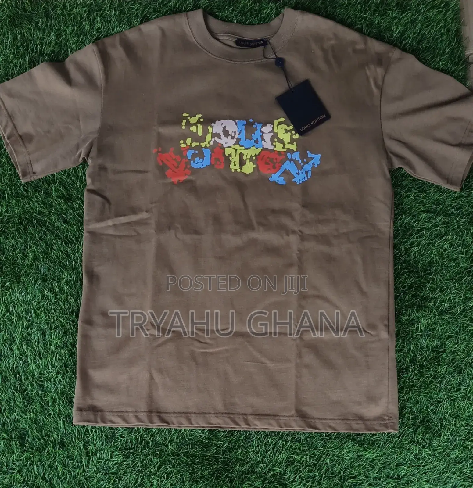 Louis Vuitton Top Available at Tryahu at an Affordable Price