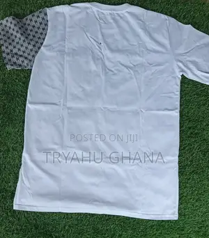 Grab Your Elegant White Round-Neck Top Now at Tryahu