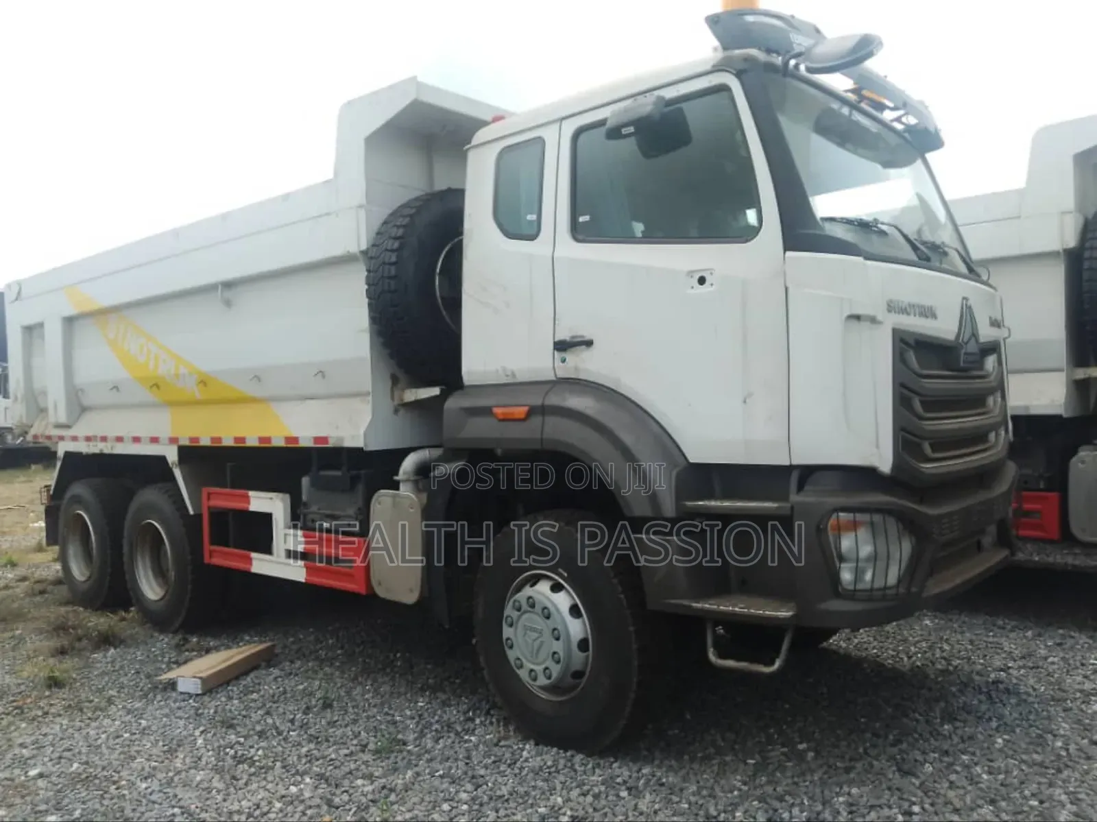 New Model Howo Trucks and Flatbed Trailers for Sale