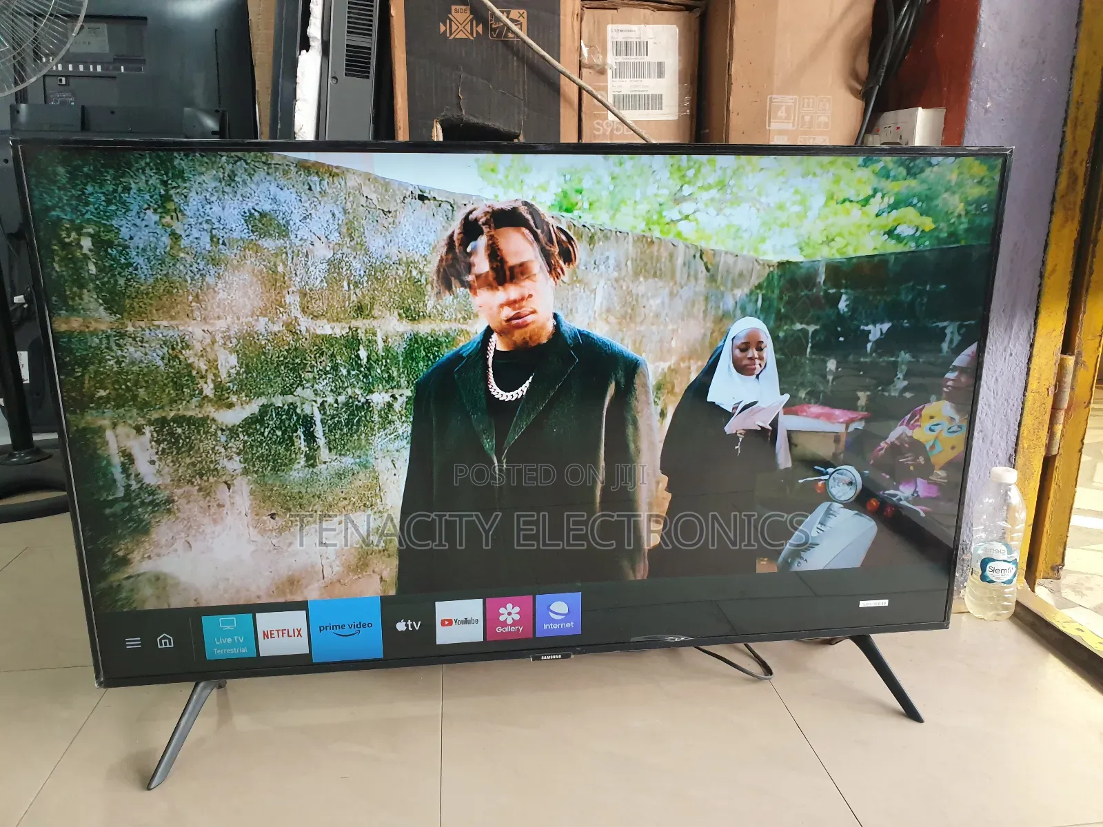43"Samsung Crystal Uhd HDR Smart Satellite Tv