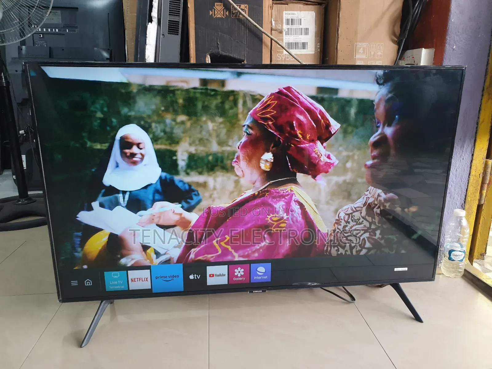 43"Samsung Crystal Uhd HDR Smart Satellite Tv