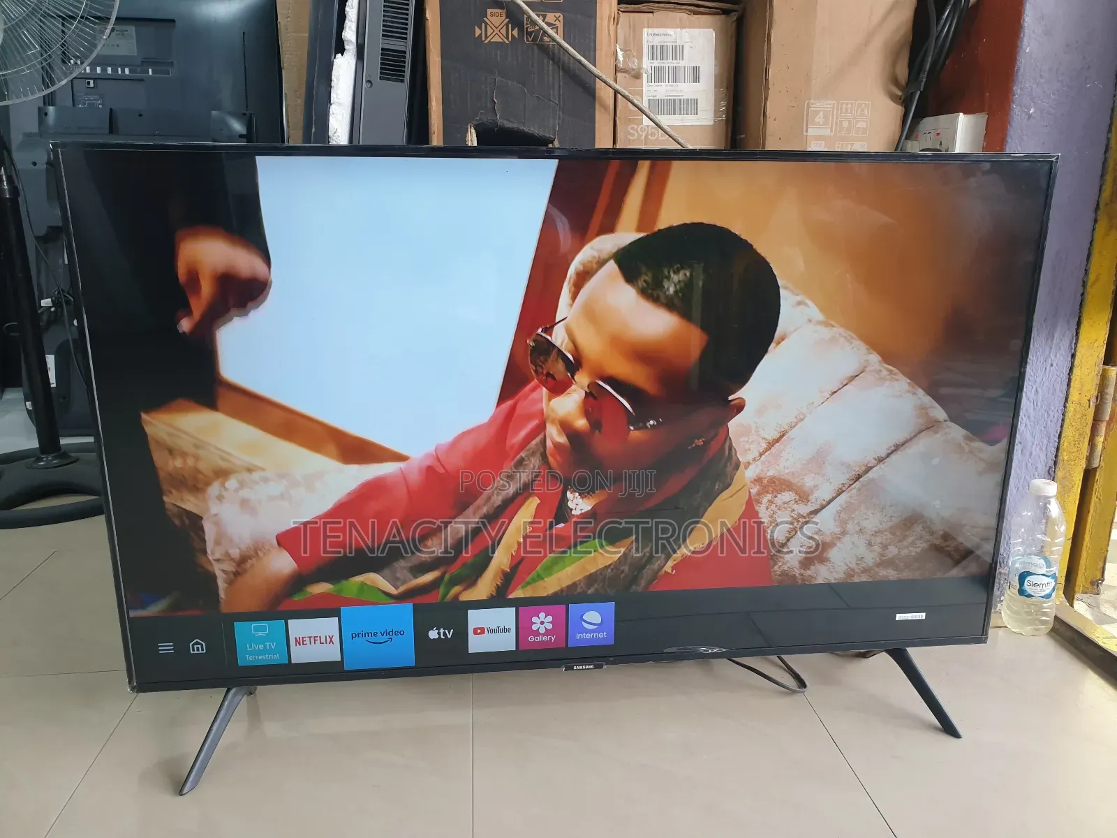 43"Samsung Crystal Uhd HDR Smart Satellite Tv