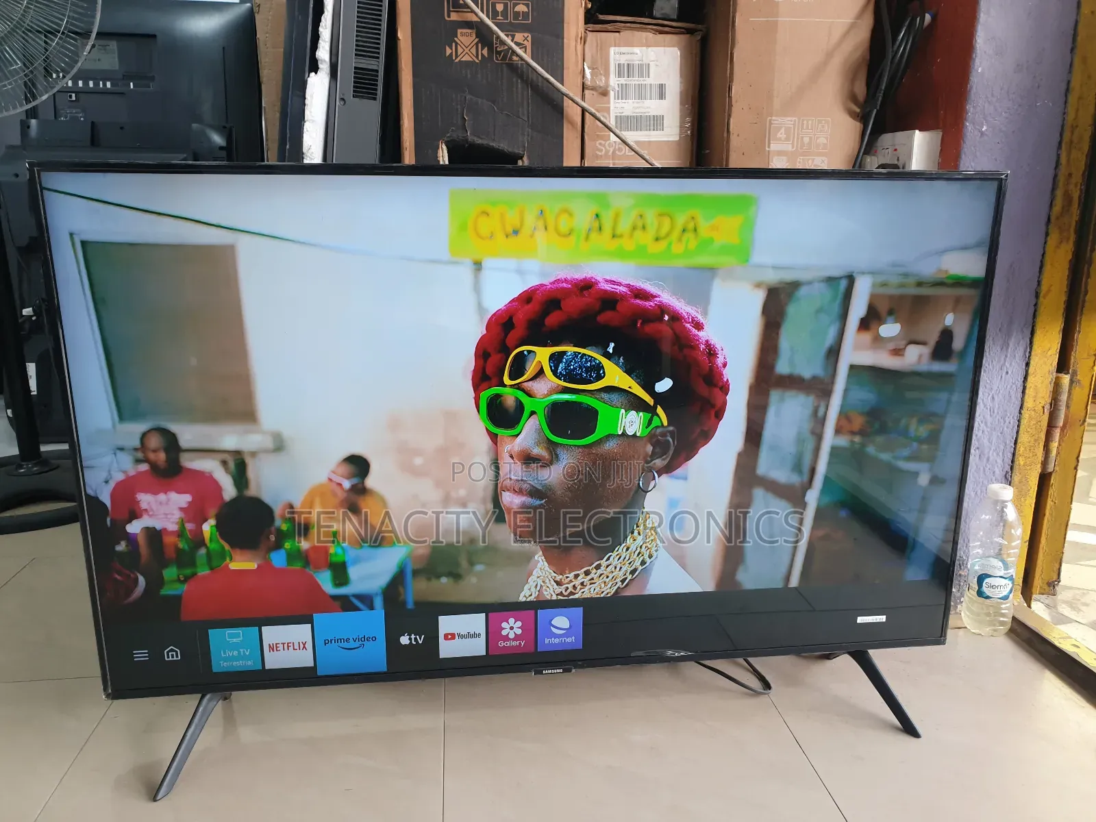 43"Samsung Crystal Uhd HDR Smart Satellite Tv