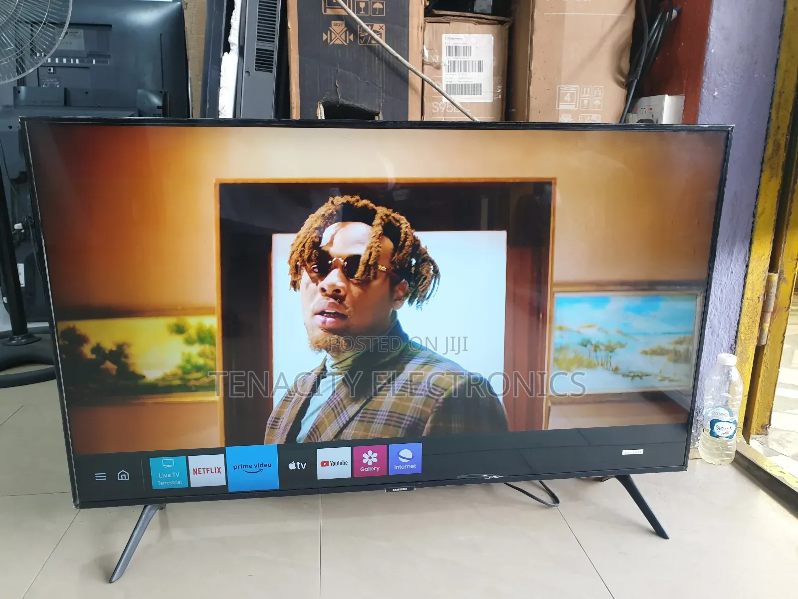 43"Samsung Crystal Uhd HDR Smart Satellite Tv